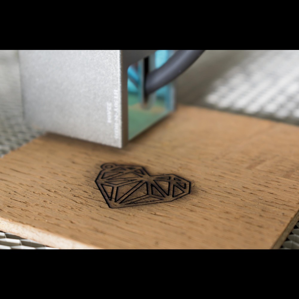 20230501104314_[fpdl.in]_engraving-cutting-laser-example-heart-wooden-support_701100-178